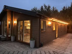 Familienfreundliche schöne Lodge mit Whirlpool | Haustiere erlaubt - Image 4