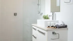 Privat Beach House, gåafstand til butikker og caféer, tæt på Noosa River - Image 2