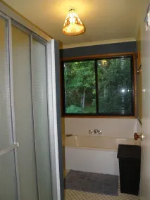 Two bedroom house in quiet cul-de-sac and walking distance to beaches. - Image 3
