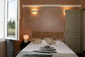 Gite de charme avec piscine a debordement dans mas provencal - Image 2