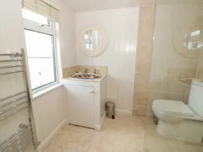 WINDWHISTLE, country holiday cottage, with a garden in Dartmouth - Image 4