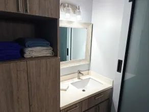 Modern beach apartment / near airport - Image 2