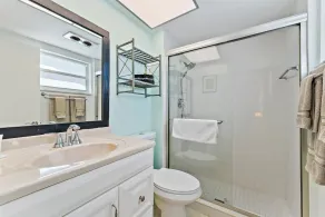 Large Updated Beach Apartment with a Patio - Image 4