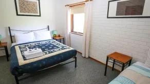 Cedar Holiday Units - Apartment 3 - Image 3