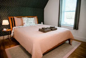 Trail access ✯ Downtown ✯ Pet Friendly & No Cleaning Fee! - Image 4