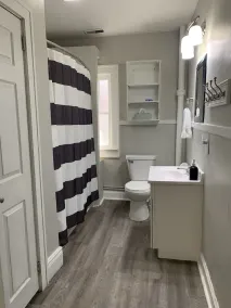 Cozy 1 Bedroom House, Free Parking, Highway Access - Image 2