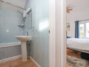 LONGSHIPS, country holiday cottage, with a garden in Porthcurno - Image 2