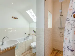 4 bedroom accommodation in Woodgreen, near Fordingbridge - Image 3