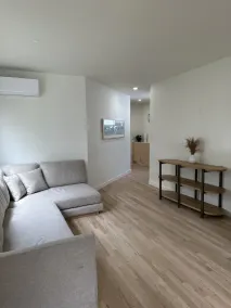 Newly Remodeled 2 bedroom, 1 bath, fully furnished Home - Image 5