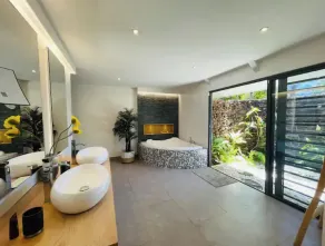 Unique luxuous 350sq m Villa with pool, fitness area, home cinema lounge .... - Image 4