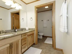 Luxury Lakeside living at Northern Bay Resort. Houses 13 with Exclusive BunkRoom - Image 4