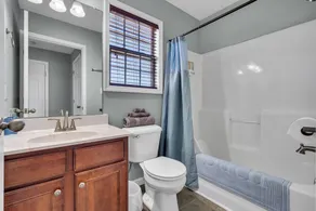 10-Person Spacious Home for Work Groups Near I-24 - Image 3