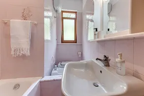 Holiday Home 'Gigli Di Firenze' with Mountain View, Wi-Fi and Air Conditioning - Image 4