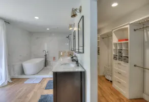 Large 2 Master Bedrooms total 4 bedroom 3 bath, family friendly house with AC - Image 3