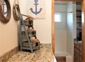 Dog Friendly Puget Island Home on the Columbia River. Secure Private Moorage!! - Image 4
