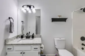 Tranquil Hideaway Home - Pet-friendly - Image 4