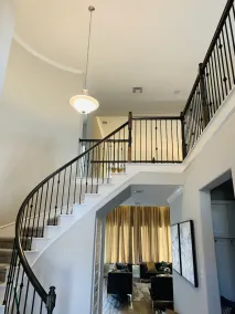 Charming Retreat! Modern Family Luxury Home - Image 2
