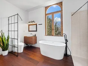Beautiful Lakefront Cottage with Hot Tub - Image 5