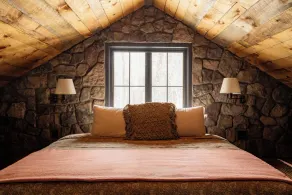 A stunning, modern Lodge with rustic charm at June Farms! - Image 3