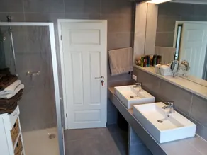 Very nice and comfortable 130 sqm apartment in a quiet location close to the city center - Image 3