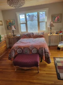 2-bedroom cottage 14 minutes from Downtown Cumberland Historic District - Image 3