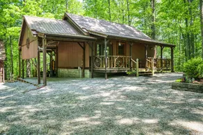 Big South Fork Equestrian Cabin & Barn with RV Hookups - Image 4