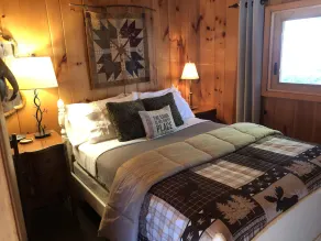 Classic Vintage Log Cabin on Lake Superior - Image 5