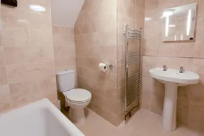 An apartment that sleeps 4 guests  in 2 bedrooms - Image 2