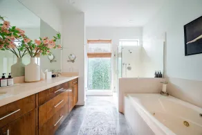 Kirby Haus ·Modern Luxury· West U· RiceVillage · sleeps16 ·EV 🚗🔌 •3900sqft ⭐️⭐️⭐️⭐️⭐️ - Image 2