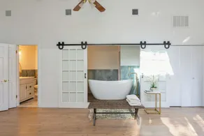 1 Bedroom English Country Suite with Soaking Tub and Pool By NYC train - Image 5