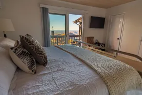Modern rustic home with spectacular mountain views and sunsets! - Image 5