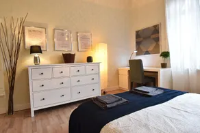 Pretty central 2 bedroom flat - Image 5