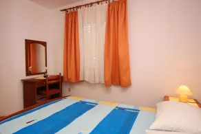 Holiday apartment with air conditioning and sea view, only 10m from the sea away - Image 5