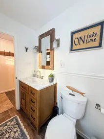 Lakeshore Cottage- Family and Pet Friendly, Lakefront, Fireplace, and Gameroom - Image 4
