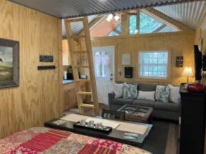 TRINITY OAK OASIS CABIN: Spiritual Rtrt & Cntry MicroResort, Rest & Restoration - Image 3