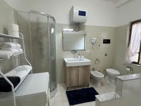 Mini Appartamento di 50mq con Angolo Cottura e 6 Posti Letto, a 150 m dal Mare - Image 2