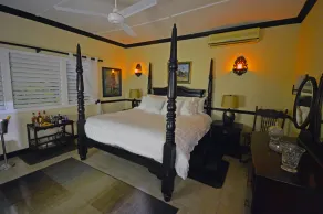 Sweetwood 3 Schlafzimmer Landseite Villa in Discovery Bay - Image 3