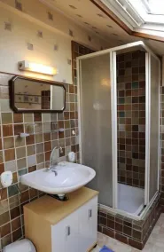 House - Image 3