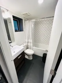 2 bedroom Suite, 5 minutes to Deep Cove - Image 4
