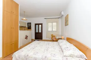 Apartments with parking space Postira, Brac - 765 - Image 4