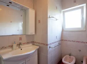 House Rose with Garden and Pool - Image 4