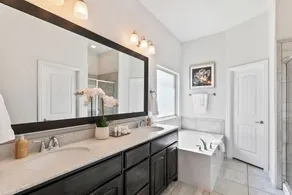 TCH - Spacious 5bd/3ba in Fort Worth w/ Workspace - Image 3
