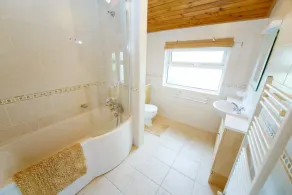 Fritliggende bungalow med udendørs opvarmet svømmebassin, St Merryn, Nr Padstow - Image 2