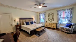 Historic Marshall house w/3 King sized beds, 11 total beds & saltwater Pool - Image 4