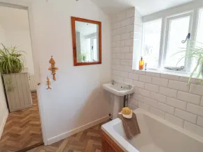 Beehive Cottage - Image 3
