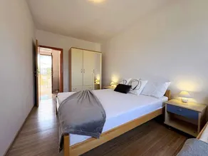 Holiday apartment with balcony and sea view - Image 5