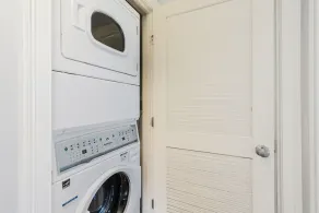 Loring Ave 258, 4 Schlafzimmer, 3 Badezimmer - Image 2