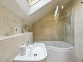 BUTTERBROOK COACH HOUSE, pet friendly, with open fire in Ivybridge - Image 3