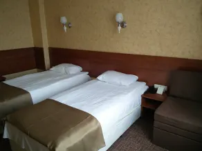 Renovated hotel rooms located in the center surrounded by points of interest. - Image 5