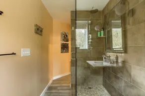  Secluded Suite Close to Downtown - Image 5